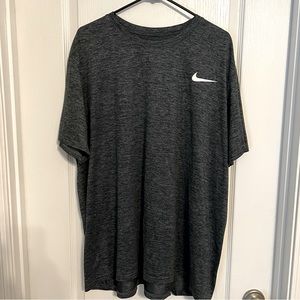 Men’s Nike Dri Fit T-shirt XXL “The Nike Tee” - perfect condition short sleeve
